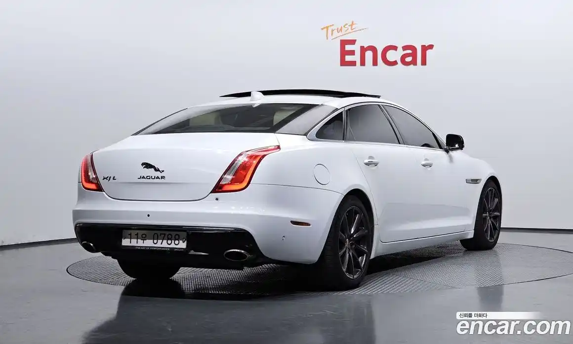 Jaguar XJ 2016 3.0 Автомат в Москве № 331533, фото 17