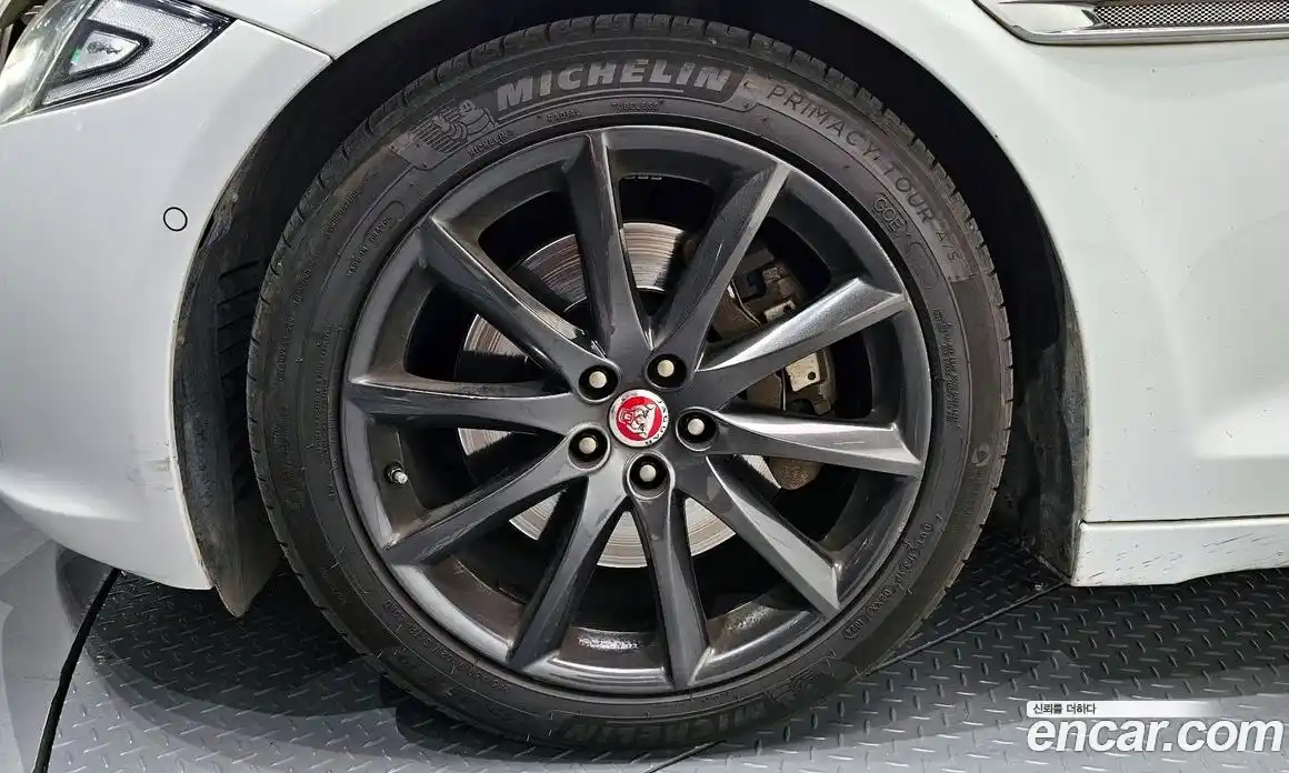 Jaguar XJ 2016 3.0 Автомат в Москве № 331533, фото 3