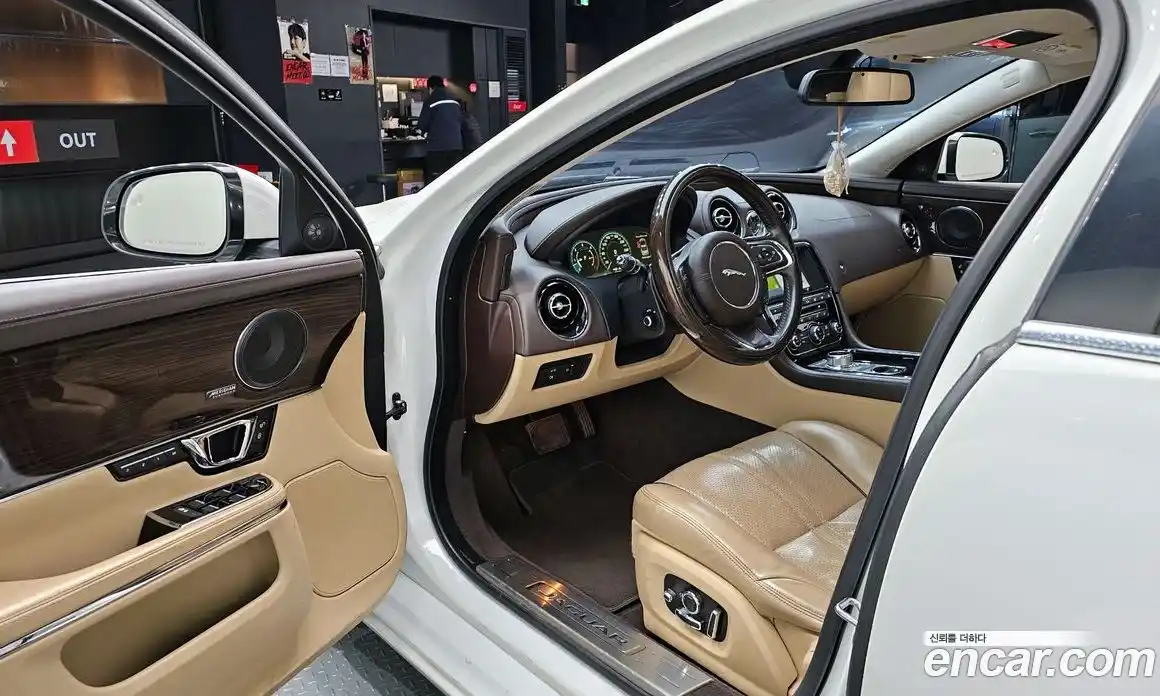 Jaguar XJ 2016 3.0 Автомат в Москве № 331533, фото 4