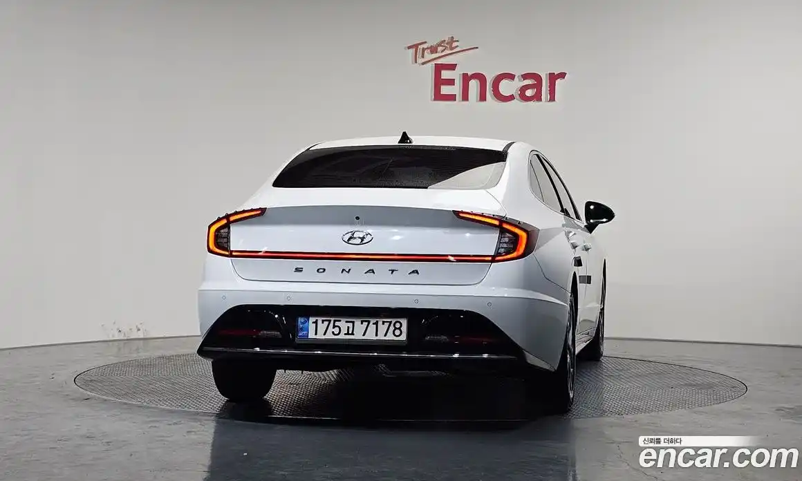 Hyundai Sonata 2022 2.0 Автомат в Москве № 10056, фото 4