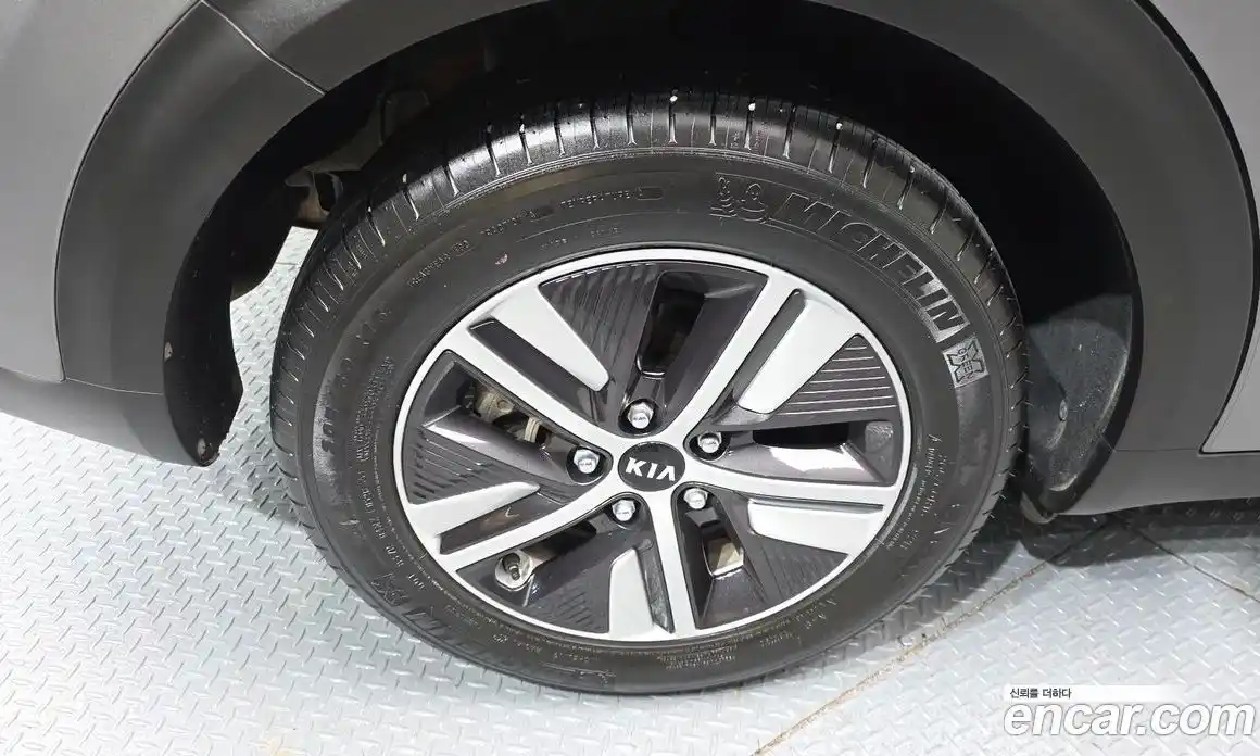 Kia Niro 2020 1.6 Автомат в Москве № 115538, фото 3