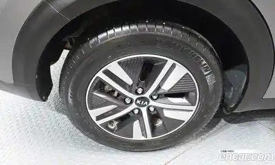 Kia Niro 2020 1.6 Автомат в Москве № 115538, миниатюра 3