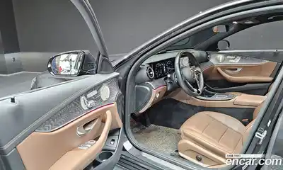 Mercedes-Benz E-Class 2022 2.0 Автомат в Москве № 138889, миниатюра 2