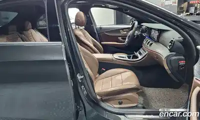 Mercedes-Benz E-Class 2022 2.0 Автомат в Москве № 138889, миниатюра 3