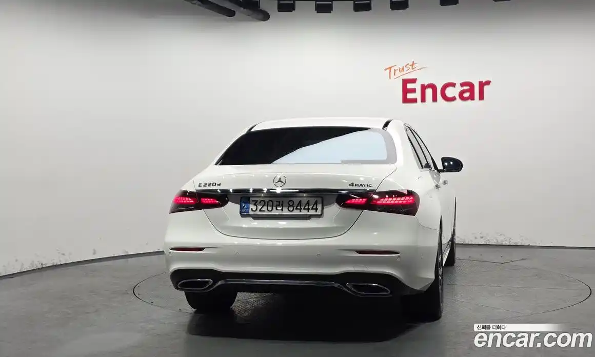 Mercedes-Benz E-Class 2022 1.9 Автомат в Москве № 161337, фото 4