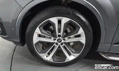 Audi Q7 2023 3.0 Автомат в Москве № 162350, миниатюра 4