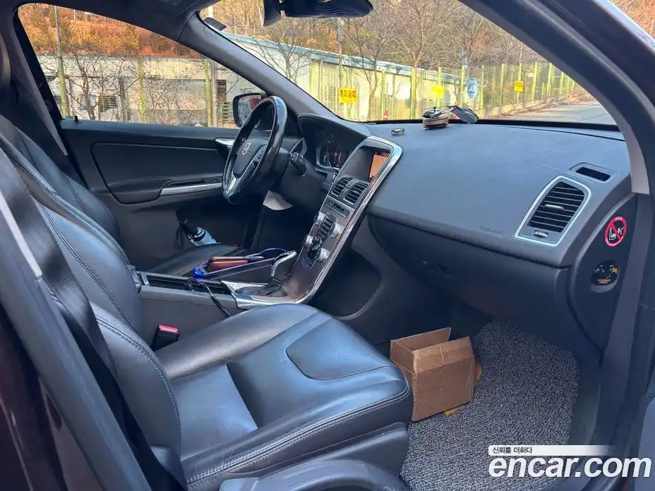 Volvo XC60 2017 2.0 Автомат в Москве № 162912, фото 13