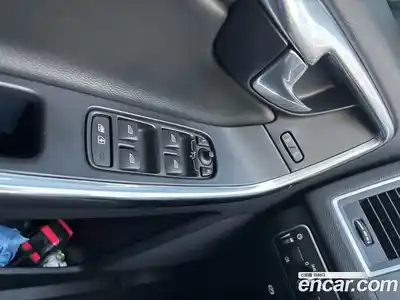 Volvo XC60 2017 2.0 Автомат в Москве № 162912, миниатюра 10