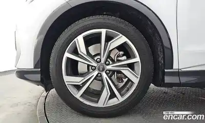 Audi Q4 e-tron 2022 0.1 Автомат в Москве № 163012, миниатюра 4