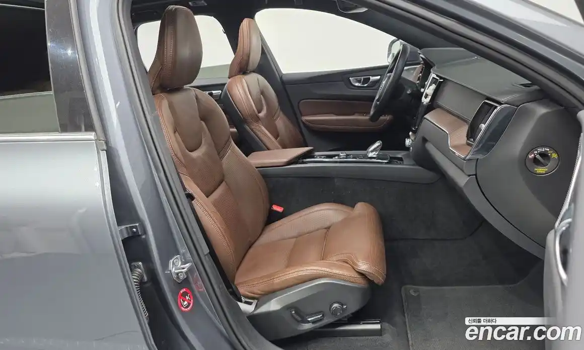 Volvo XC60 2021 2.0 Автомат в Москве № 164425, фото 6