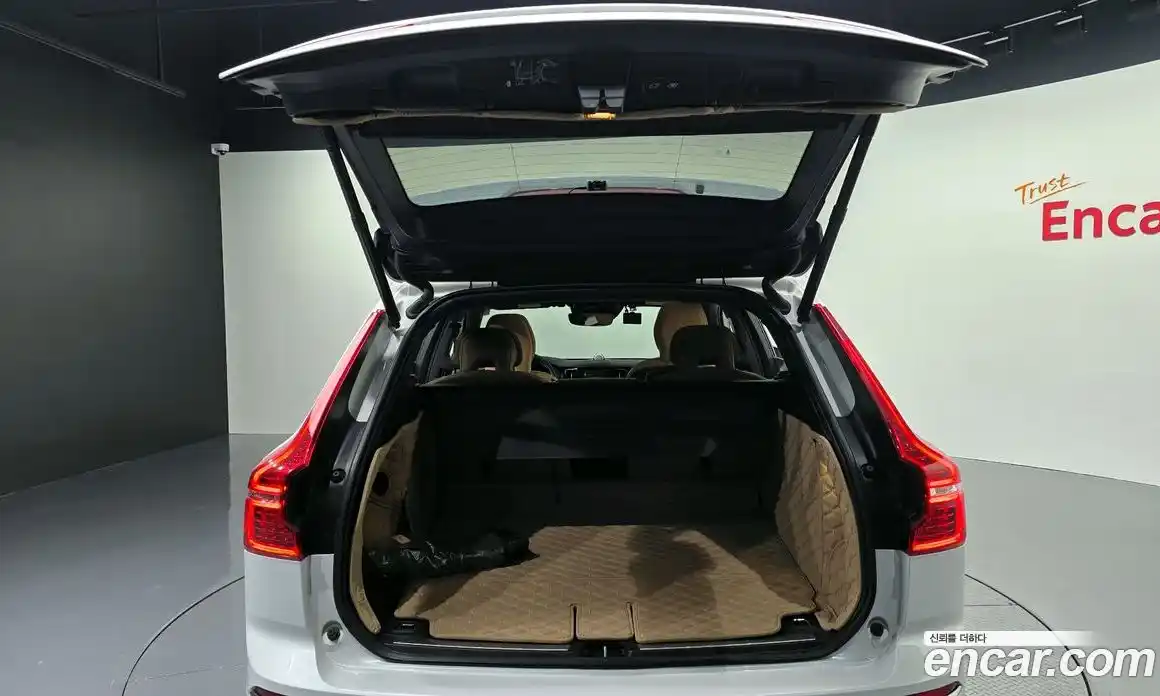 Volvo XC60 2019 2.0 Автомат в Москве № 164555, фото 8