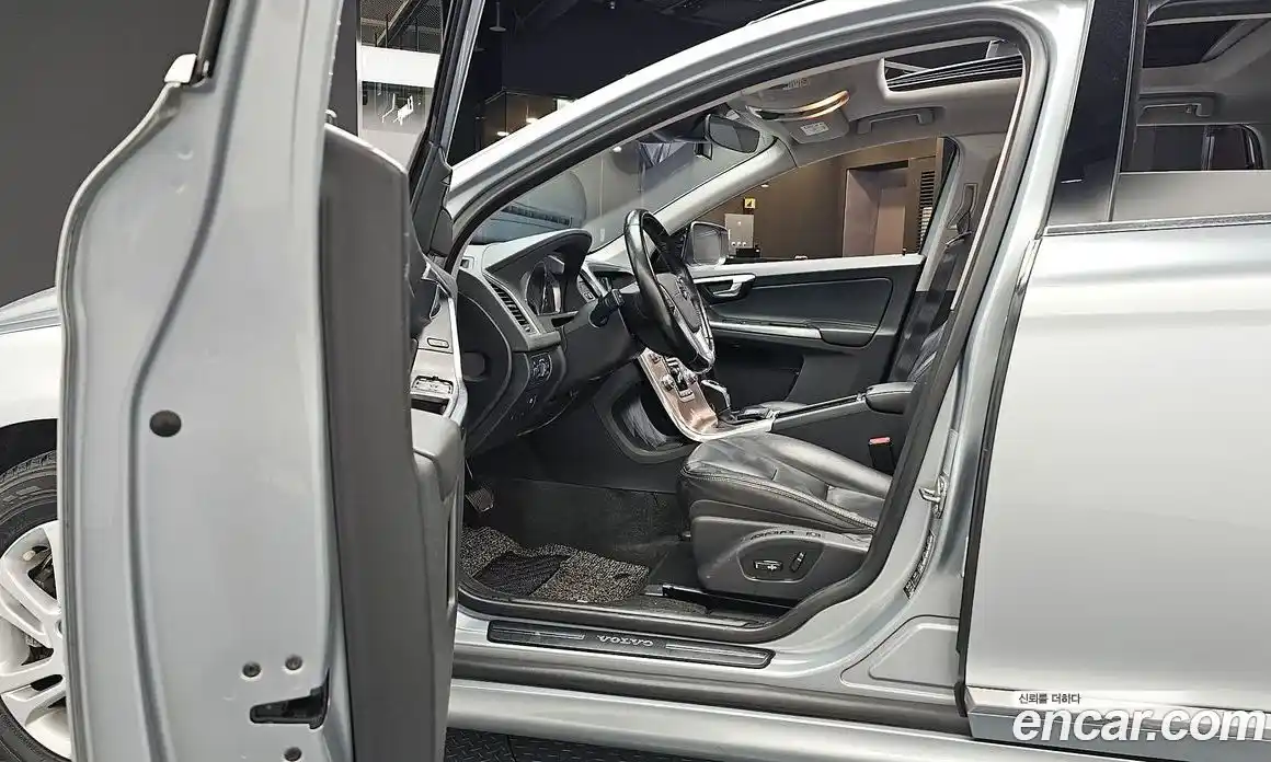 Volvo XC60 2017 2.0 Автомат в Москве № 164679, фото 9