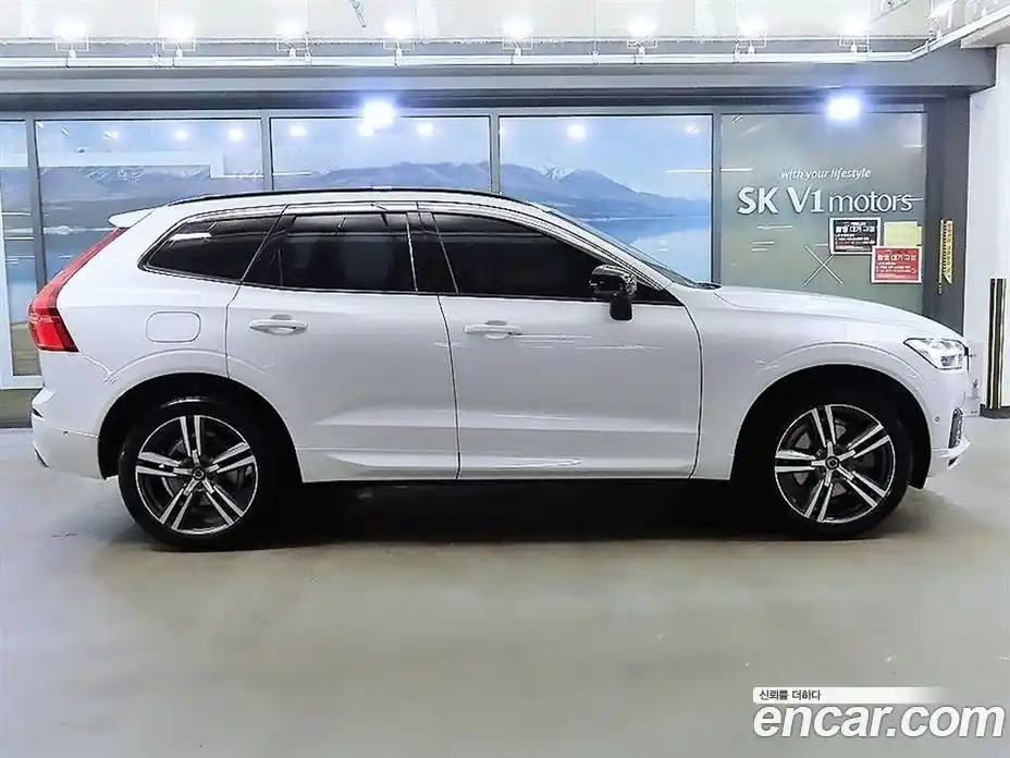 Volvo XC60 2021 2.0 Автомат в Москве № 164816, фото 3