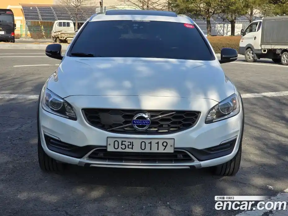 Volvo V60 2016 2.0 Автомат в Москве № 164840, фото 1