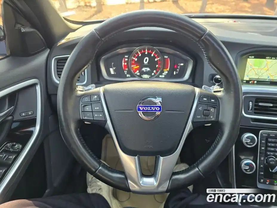 Volvo V60 2016 2.0 Автомат в Москве № 164840, фото 12