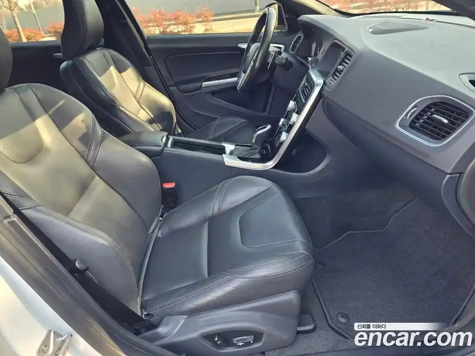Volvo V60 2016 2.0 Автомат в Москве № 164840, фото 17