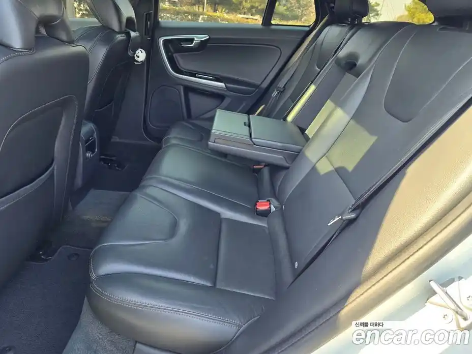 Volvo V60 2016 2.0 Автомат в Москве № 164840, фото 18