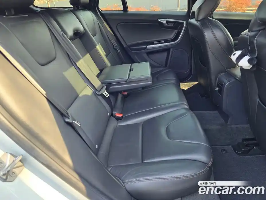 Volvo V60 2016 2.0 Автомат в Москве № 164840, фото 19