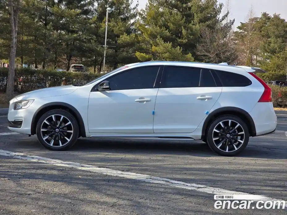 Volvo V60 2016 2.0 Автомат в Москве № 164840, фото 4