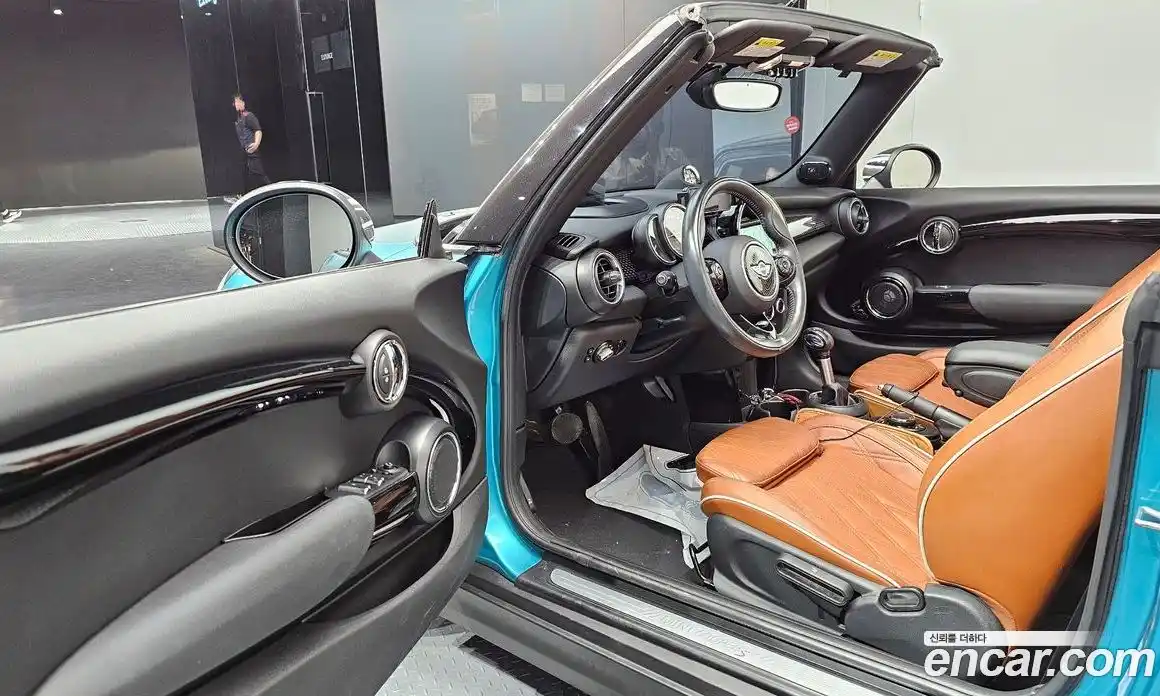 Mini Cooper Convertible 2018 2.0 Автомат в Москве № 167155, фото 18