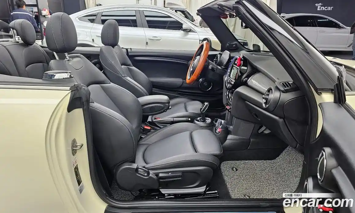 Mini Cooper Convertible 2021 1.5 Автомат в Москве № 167180, фото 15