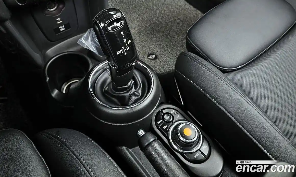 Mini Cooper Convertible 2021 1.5 Автомат в Москве № 167180, фото 17