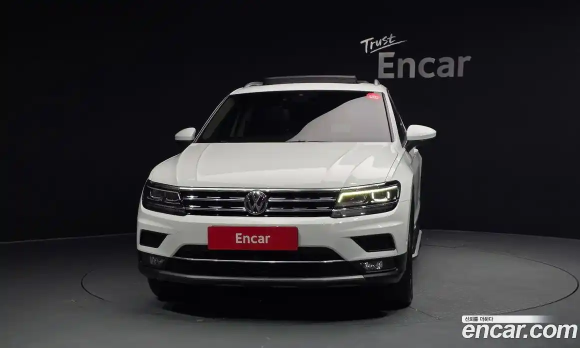Volkswagen Tiguan 2020 2.0 Автомат в Москве № 168695, фото 3