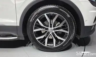 Volkswagen Tiguan 2020 2.0 Автомат в Москве № 168695, миниатюра 5