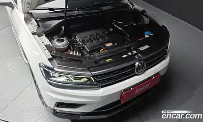 Volkswagen Tiguan 2020 2.0 Автомат в Москве № 168695, миниатюра 6