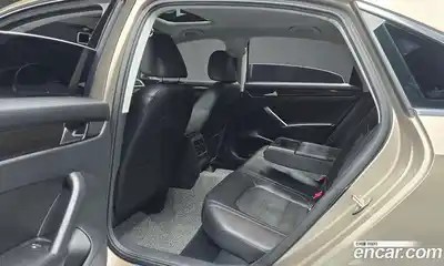 Volkswagen Passat 2015 1.8 Автомат в Москве № 168861, миниатюра 12