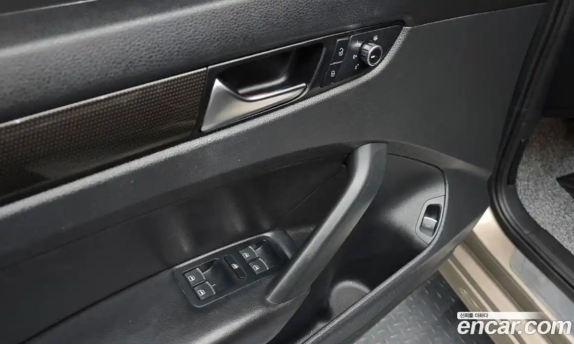 Volkswagen Passat 2015 1.8 Автомат в Москве № 168861, фото 17