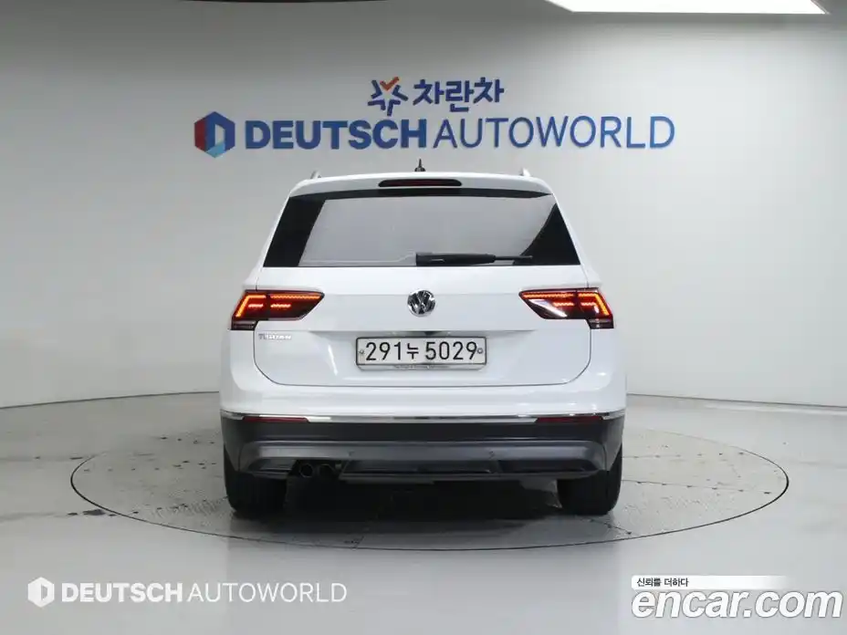 Volkswagen Tiguan 2020 2.0 Автомат в Москве № 169236, фото 4