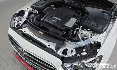 Mercedes-Benz E-Class 2022 2.0 Автомат в Москве № 178978, миниатюра 3