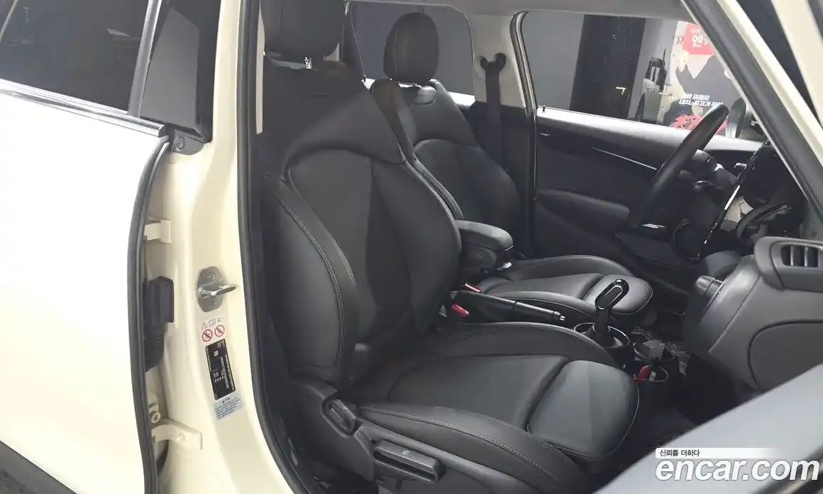 Mini Cooper 2022 1.5 Автомат в Москве № 180201, фото 15