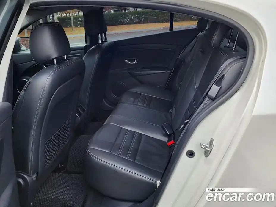 Renault SM3 2014 1.6 Автомат в Москве № 186098, фото 11