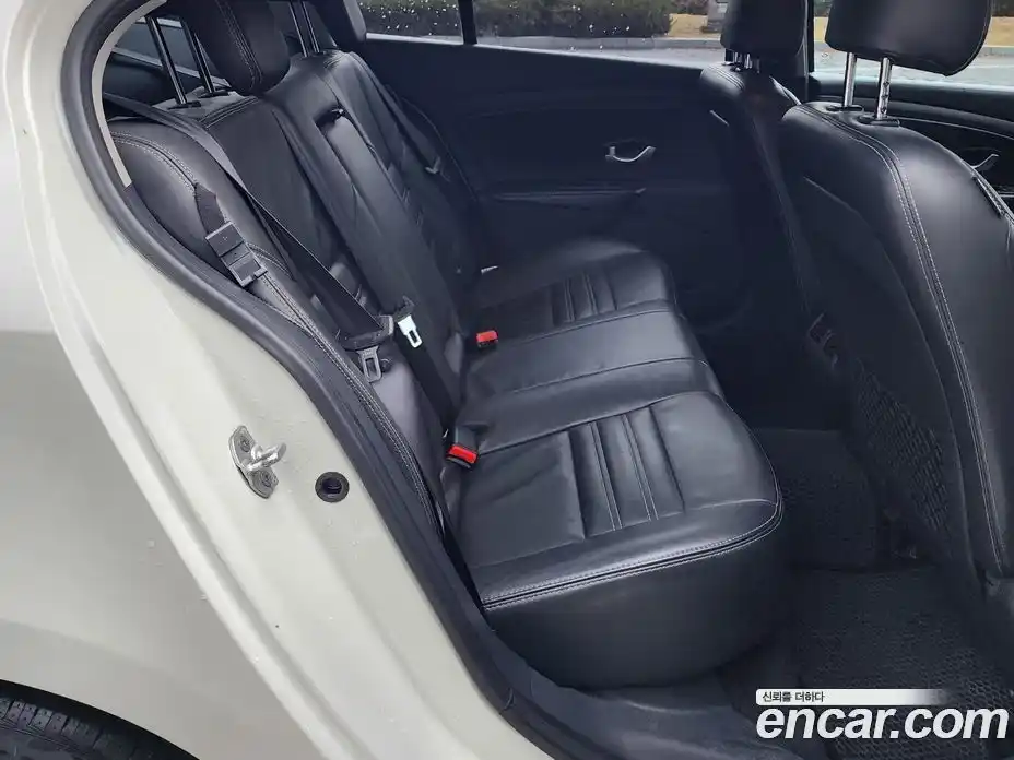 Renault SM3 2014 1.6 Автомат в Москве № 186098, фото 13