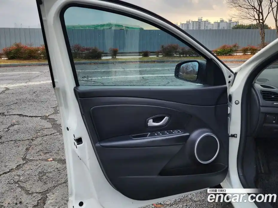 Renault SM3 2014 1.6 Автомат в Москве № 186098, фото 8