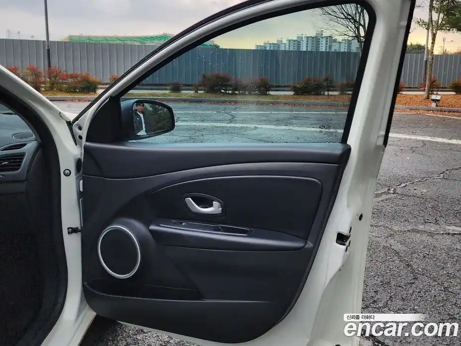 Renault SM3 2014 1.6 Автомат в Москве № 186098, фото 10