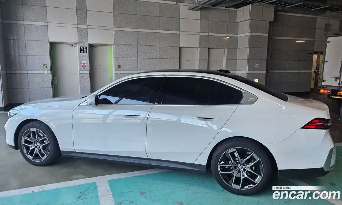 BMW 5-Series 2025 2.0 Автомат в Москве № 187968, фото 3