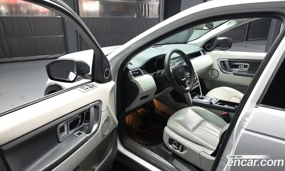 Land Rover Discovery Sport 2017 2.0 Автомат в Москве № 188385, фото 11