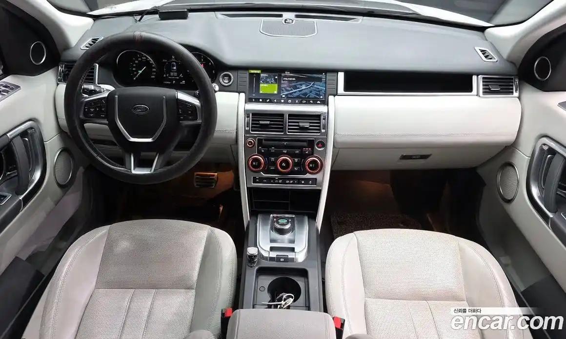 Land Rover Discovery Sport 2017 2.0 Автомат в Москве № 188385, фото 16