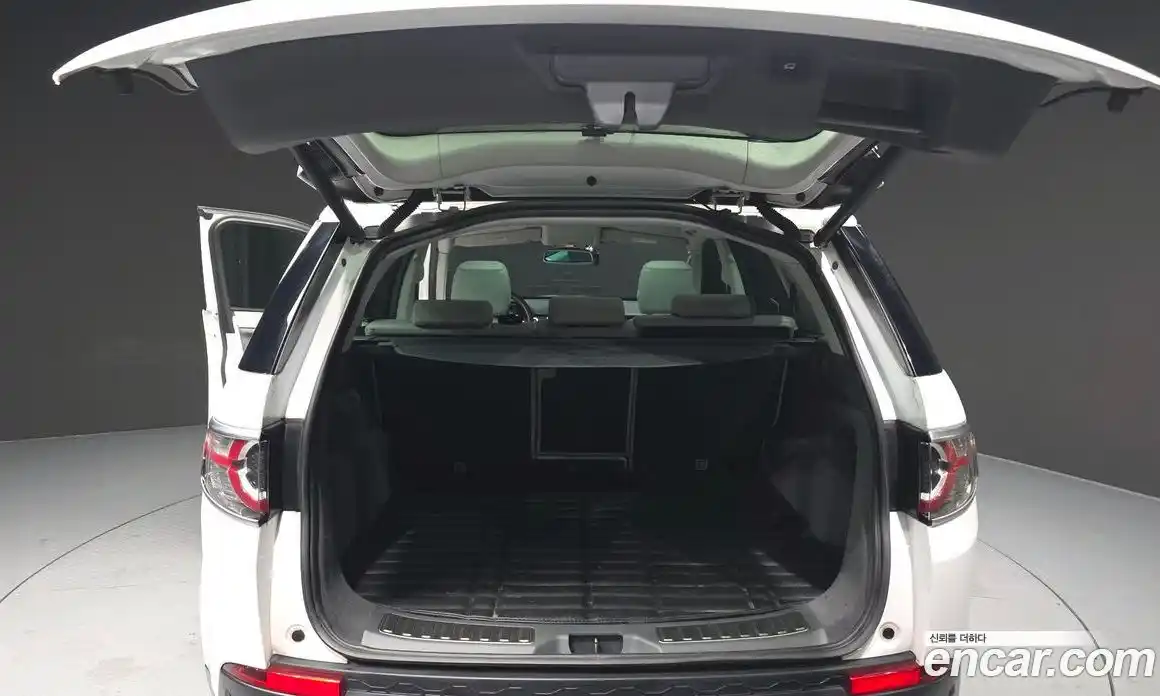 Land Rover Discovery Sport 2017 2.0 Автомат в Москве № 188385, фото 19