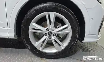 Audi Q3 2022 2.0 Автомат в Москве № 196294, миниатюра 5