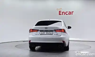 Lexus IS 2015 2.5 Автомат в Москве № 198775, миниатюра 11