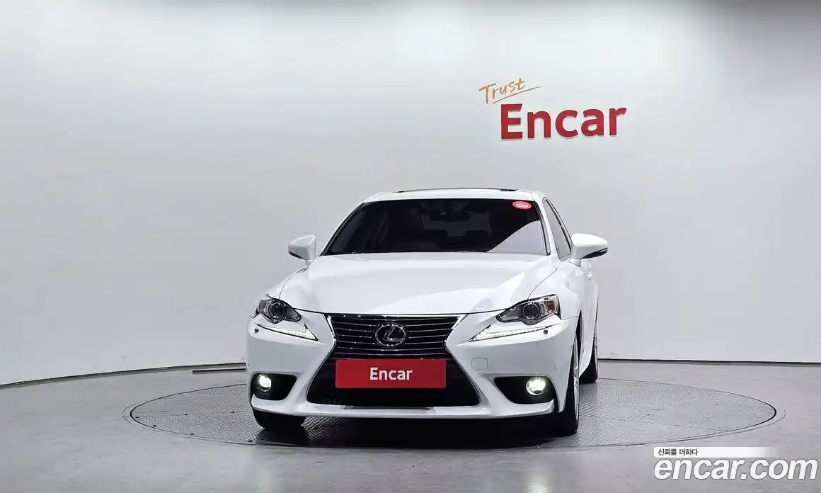 Lexus IS 2015 2.5 Автомат в Москве № 198775, фото 3