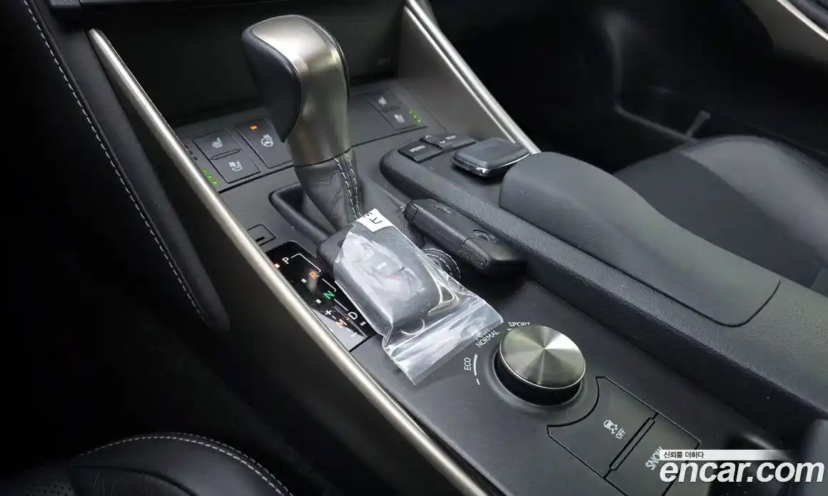 Lexus IS 2015 2.5 Автомат в Москве № 198775, фото 4