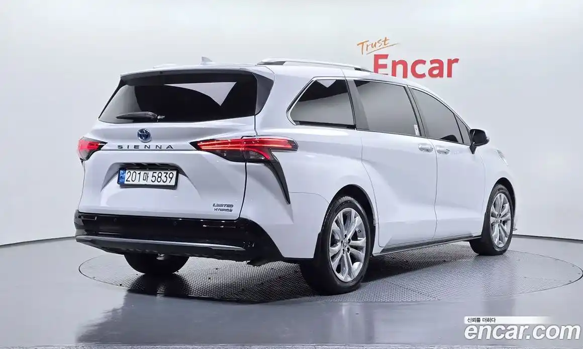 Toyota Sienna 2022 2.5 Автомат в Москве № 199554, фото 10