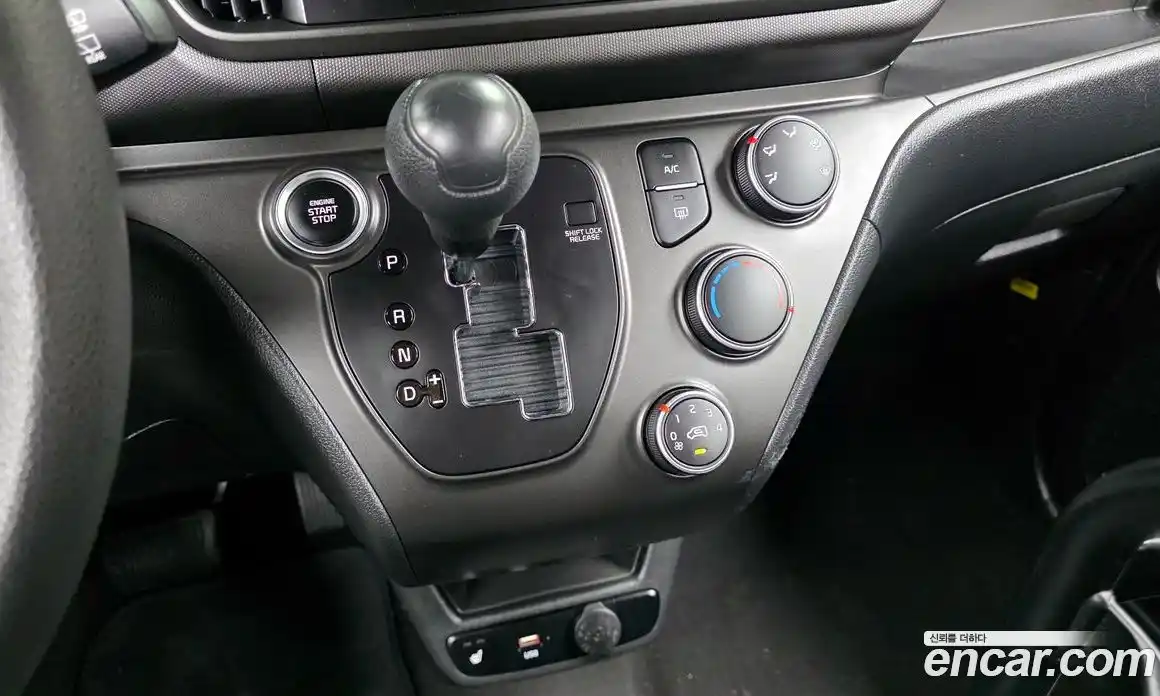 Kia Ray 2023 1.0 Автомат в Москве № 20055, фото 13