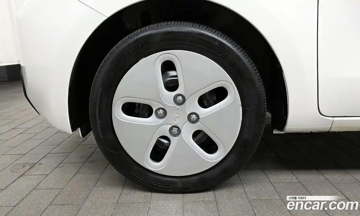 Kia Ray 2023 1.0 Автомат в Москве № 20055, фото 18