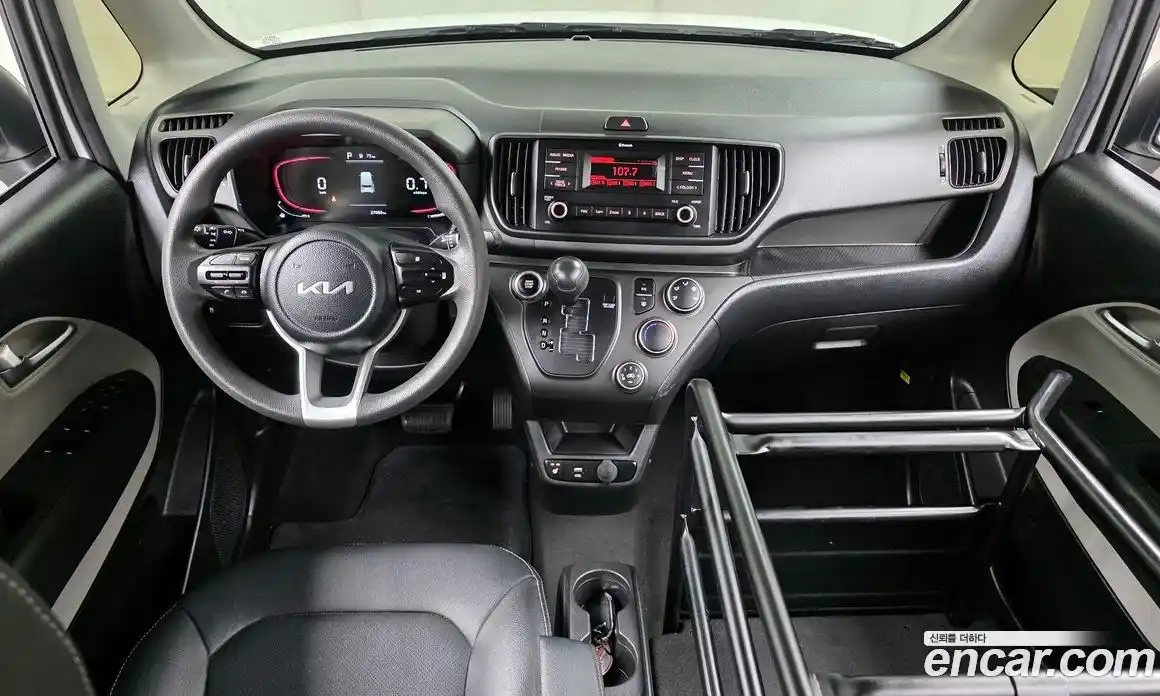 Kia Ray 2023 1.0 Автомат в Москве № 20055, фото 9